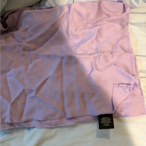 GUCCI BRAND NEW Lavender logo Scarf